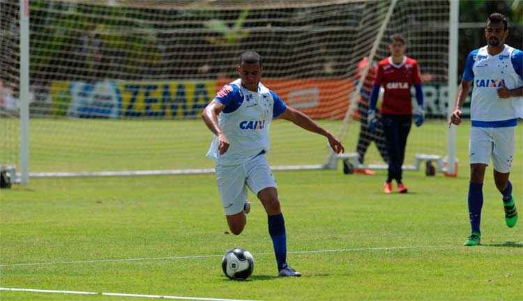 Fabiano não treina no Cruzeiro e abre espaço para Mayke ser titular pelo terceiro jogo seguido