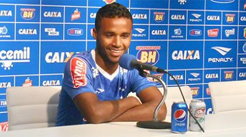 Ex-companheiro de Robinho no Coritiba, Élber elogia o novo reforço e fala sobre treinador