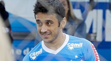 Robinho pode estrear pelo Cruzeiro já nesta quinta, desde que tenha nome publicado no BID