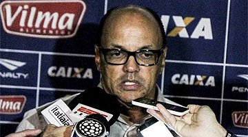 Técnico interino do Cruzeiro projeta recuperação física do time visando estreia no Brasileirão
