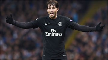 Maxwell não consegue passaporte francês e deixará o PSG; Cruzeiro sonha com o lateral