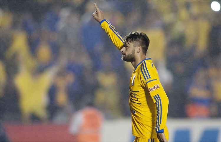 Com Rafael Sóbis na mira, Cruzeiro pode colocar Riascos na jogada para facilitar negócio