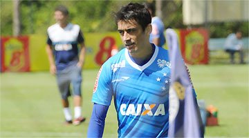 Robinho diz que está melhor fisicamente e espera atuar 90 minutos pela primeira vez no Cruzeiro