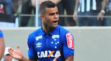 Escolhido para vaga de Robinho, meia Alisson é elogiado pelo treinador :Cumpriu o plano ideal