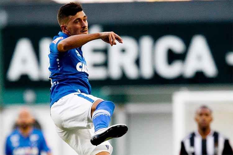 Dribles, assistências e gols: mais participativo, Arrascaeta busca regularidade no Cruzeiro