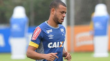 Vetados pelo DM, Mayke e Henrique desfalcam Cruzeiro na partida contra Vitória, no Mineirão