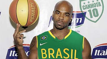 Ex-jogador da seleção de basquete, Larry Taylor lança novo single