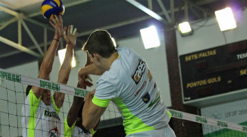 Na volta ao profissional, JF Vôlei bate Minas no tie-break na