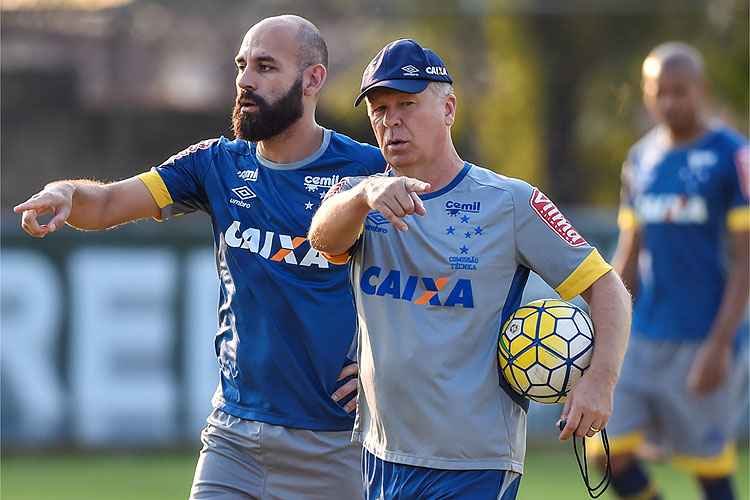 Mano elogia futebol do Flamengo e projeta pequenos ajustes na preparação do Cruzeiro