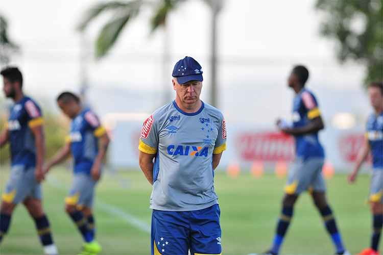 Incertezas e esperanças: Mano completa 2 meses de trabalho no Cruzeiro em momento turbulento