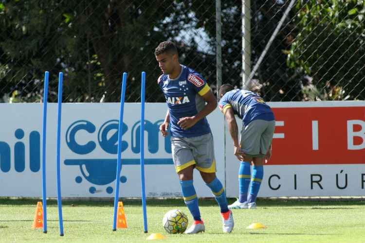 Próximo de completar 100 jogos com a camisa do Cruzeiro, Alisson agradece e indica duelos ideais