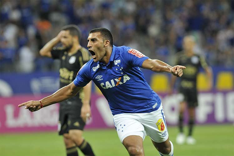 Ramón Ábila volta a marcar, Cruzeiro derrota Ponte Preta e dá salto na classificação da Série A