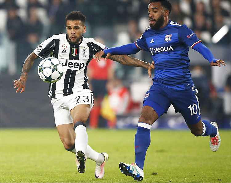 Juventus sai na frente, mas cede empate e deixa Inter na liderança