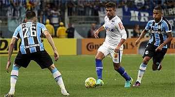 Muita posse de bola, pouca criatividade: os números do Cruzeiro no jogo da eliminação