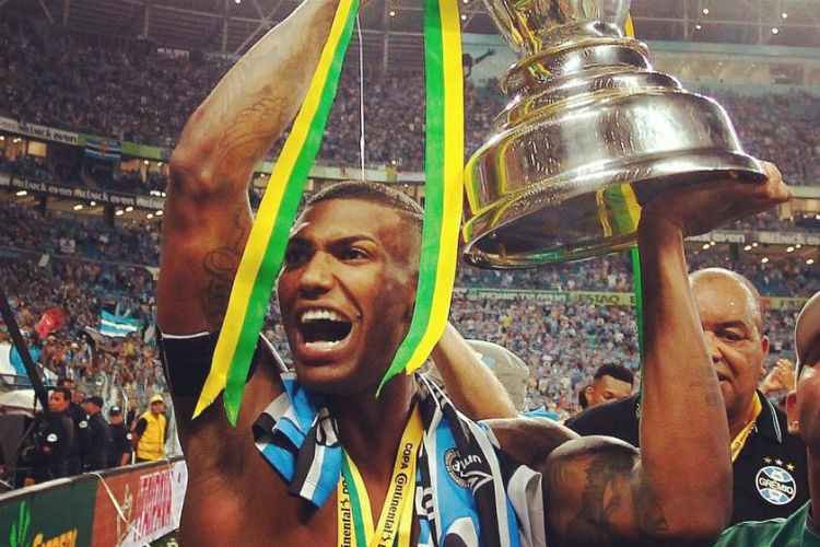 Segundo jornalista, Palmeiras teria sondado volante ex-Grêmio