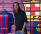 Pretendido pelo Coxa, Ronaldinho  apresentado como embaixador do Barcelona