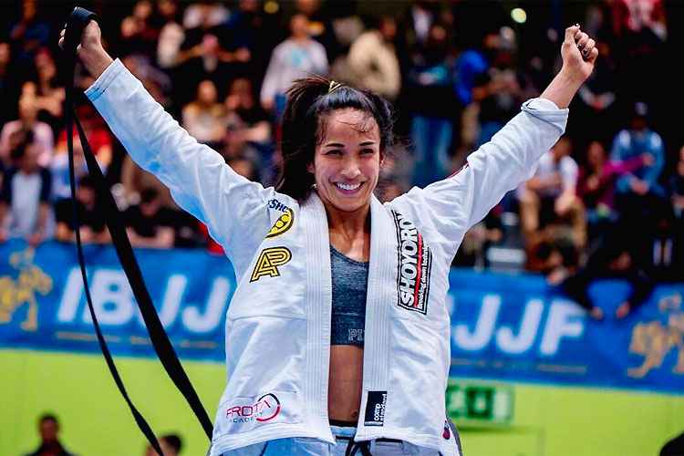 Jovem brasileira se torna primeira atleta da história a ganhar tríade  mundial no Jiu Jitsu - GAZ - Notícias de Santa Cruz do Sul e Região