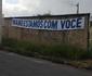 Torcedores do Cruzeiro manifestam apoio ao tcnico Mano Menezes com faixas na Toca
