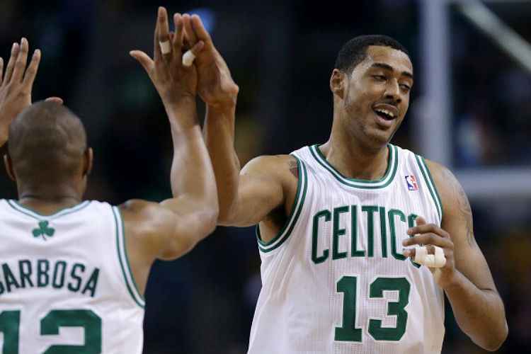 Brasileiro Fab Melo, ex-jogador da NBA, morre em casa aos 26 anos