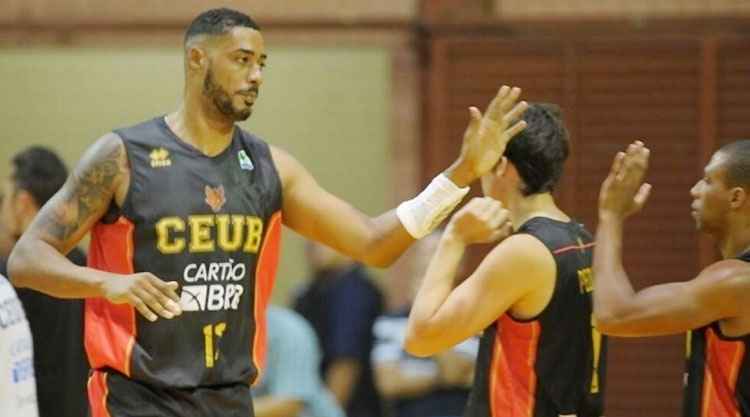 Ex-jogador da NBA, brasileiro Fab Melo morre aos 26 anos