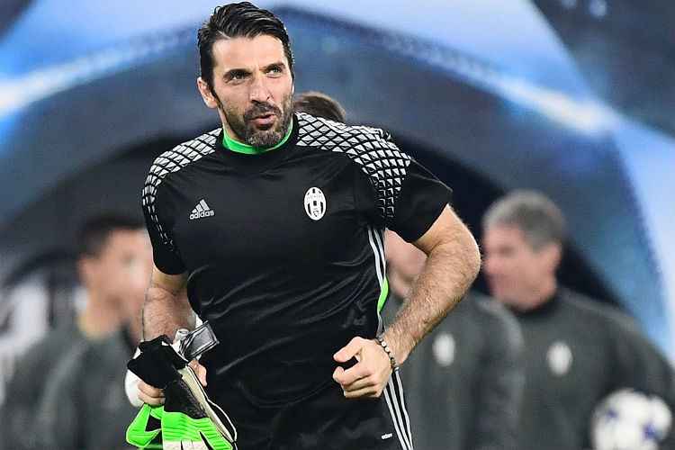 Goleiro Buffon completa 44 anos — e fala em jogar até os 50