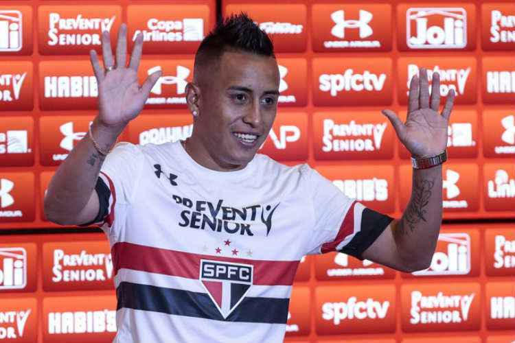 Copa América: Por que Cueva jogou com uma carta dentro da meia em