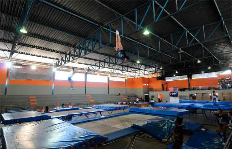 Atletas de Contagem disputam Campeonato Mundial de Ginástica de Trampolim