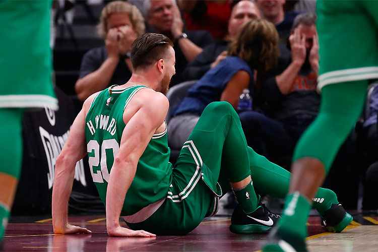 Gordon Hayward sofre entorse no tornozelo e desfalca Celtics por um mês