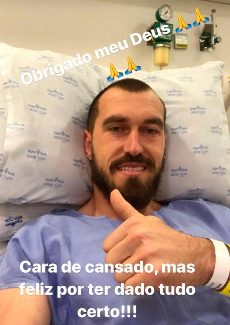 Caíque França, goleiro do Corinthians, passa por cirurgia