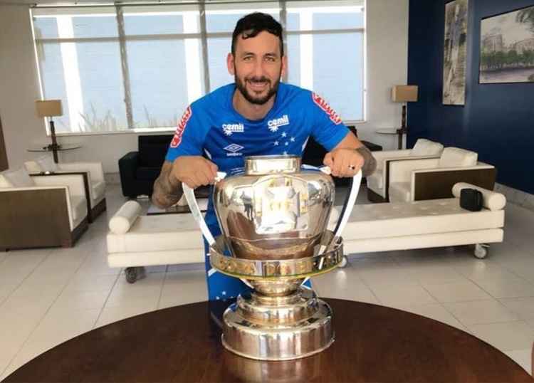 Ariel Cabral chega a 200 jogos no Cruzeiro e se despede com emoção da filha  no Mineirão: Ele merecia, cruzeiro