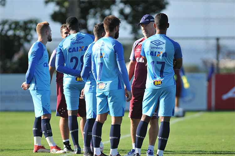 Notas do Cruzeiro: time é apático e joga mal em derrota para o Cuiabá -  Superesportes