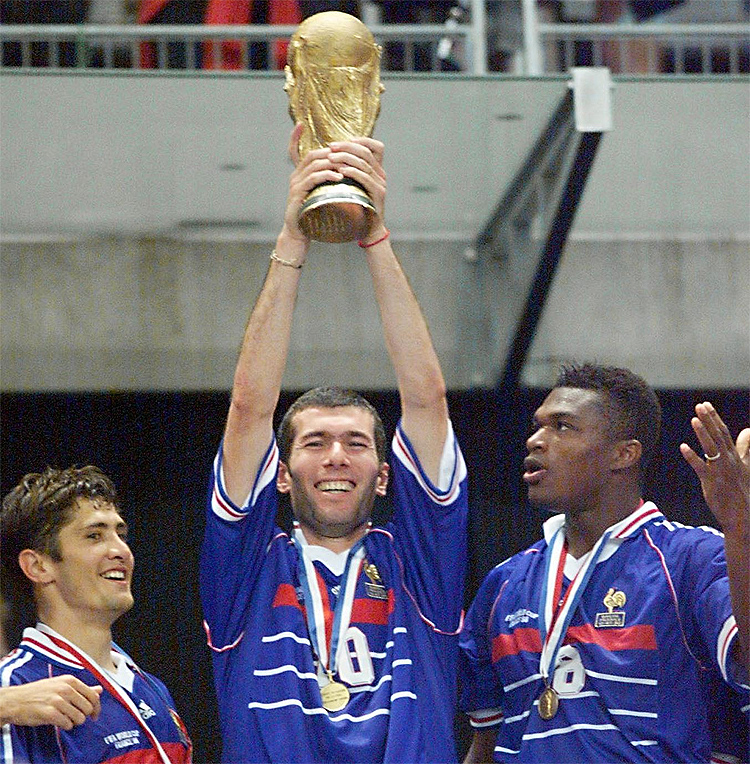 Zidane reunirá campeões mundiais de 1998 para comemorar 25 anos do título