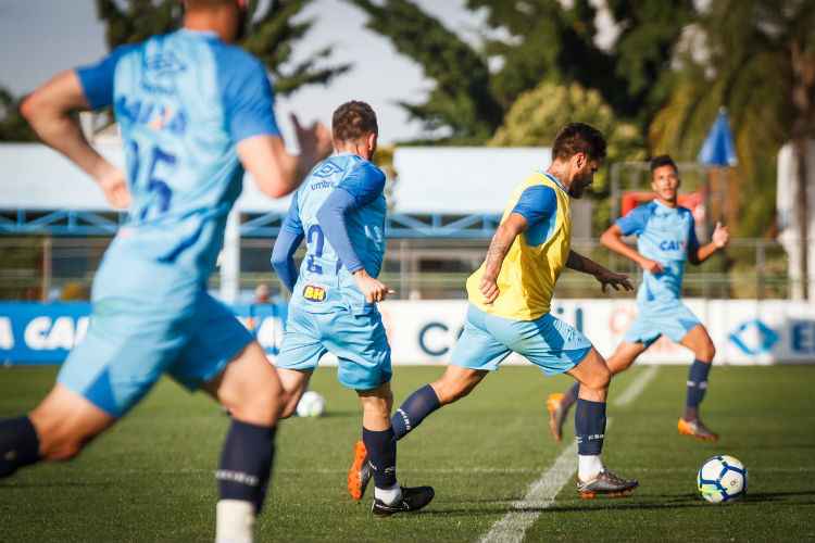 Jogadores falam sobre o que deu errado na preparação do Cruzeiro para o  Mundial de 97 - Superesportes