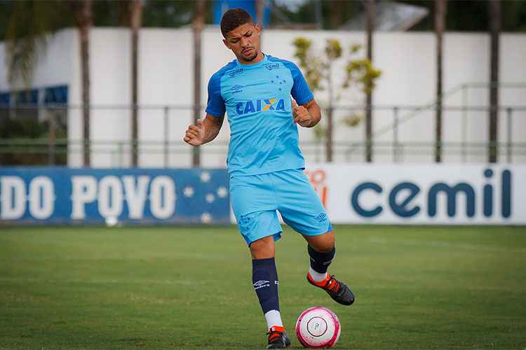 Paraná contrata volante que estava em Portugal e empresta dois jogadores