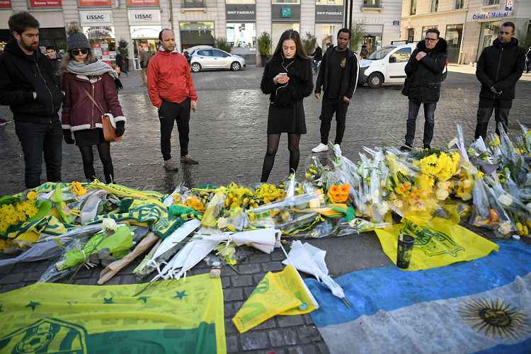 Polícia britânica retoma buscas por avião em que estava jogador Emiliano  Sala