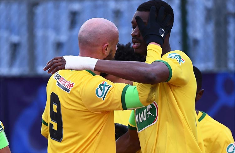 Mundo do futebol homenageia Sala, e Nantes anuncia aposentadoria