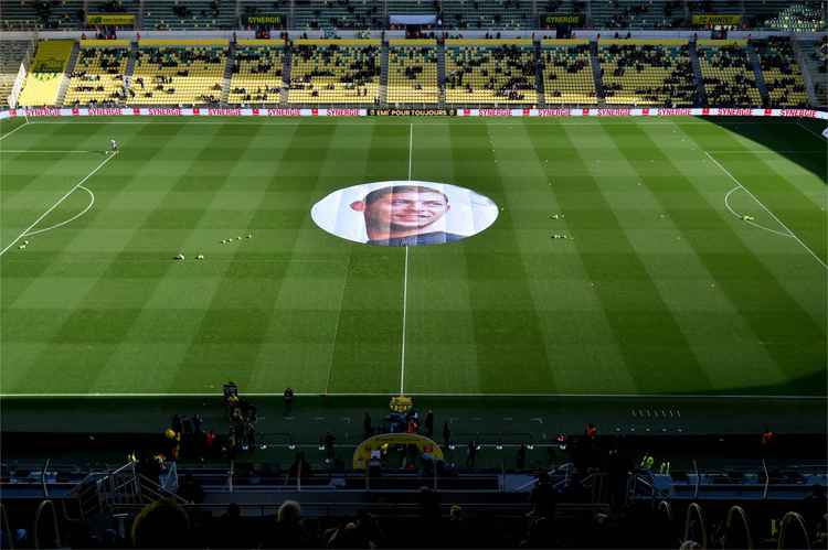 Mundo do futebol homenageia Sala, e Nantes anuncia aposentadoria