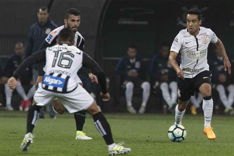 Pela Liderança Do Grupo, Corinthians Enfrenta O Classificado Santos No ...