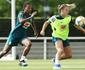 Seleção Feminina faz primeiro treino com grupo completo na França