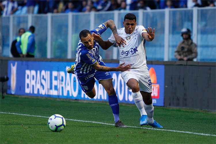 Santos vence Goiás em jogo maluco, encerra jejum e se afasta do Z4