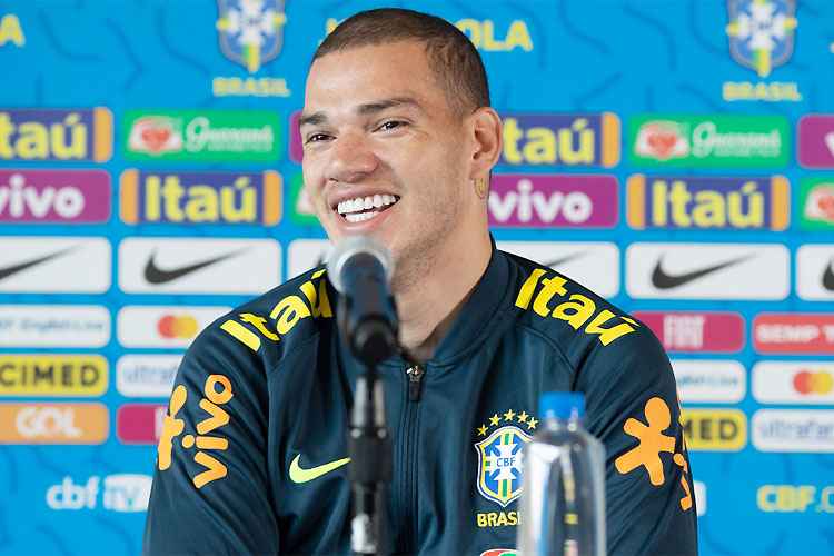 Ederson diz que Brasil é favorito e comenta sobre prêmio de melhor