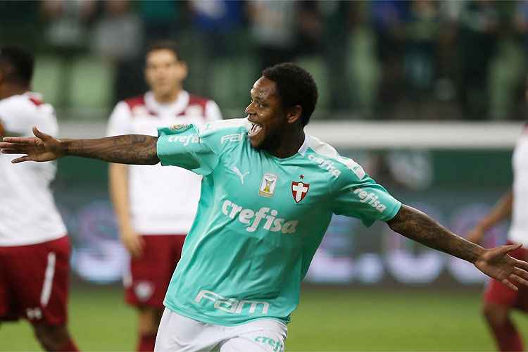 Atlético-MG goleia Flamengo por 3 x 0 no Maraca e encosta no Palmeiras