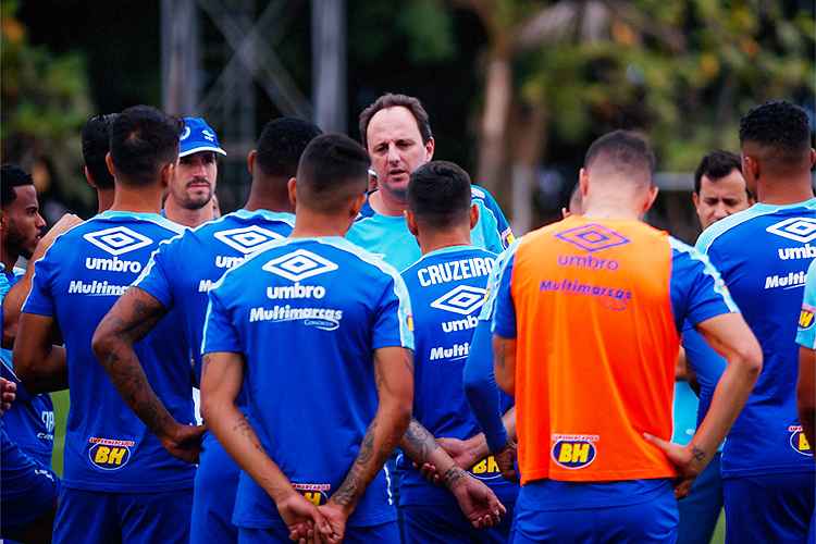 Jogadores falam sobre o que deu errado na preparação do Cruzeiro para o  Mundial de 97 - Superesportes