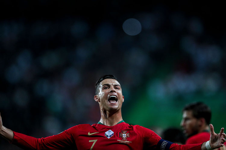 Portugal goleia Lituânia com três de CR7 nas eliminatórias da Euro