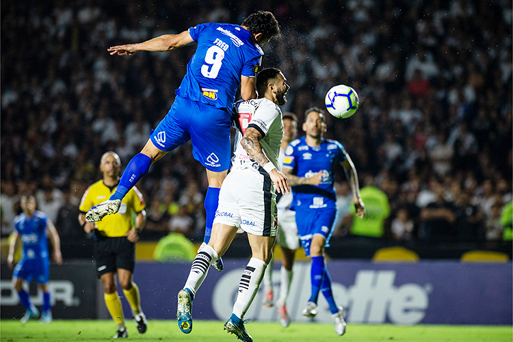 Bolsonaro crava Palmeiras campeão mundial e diz que Cruzeiro será