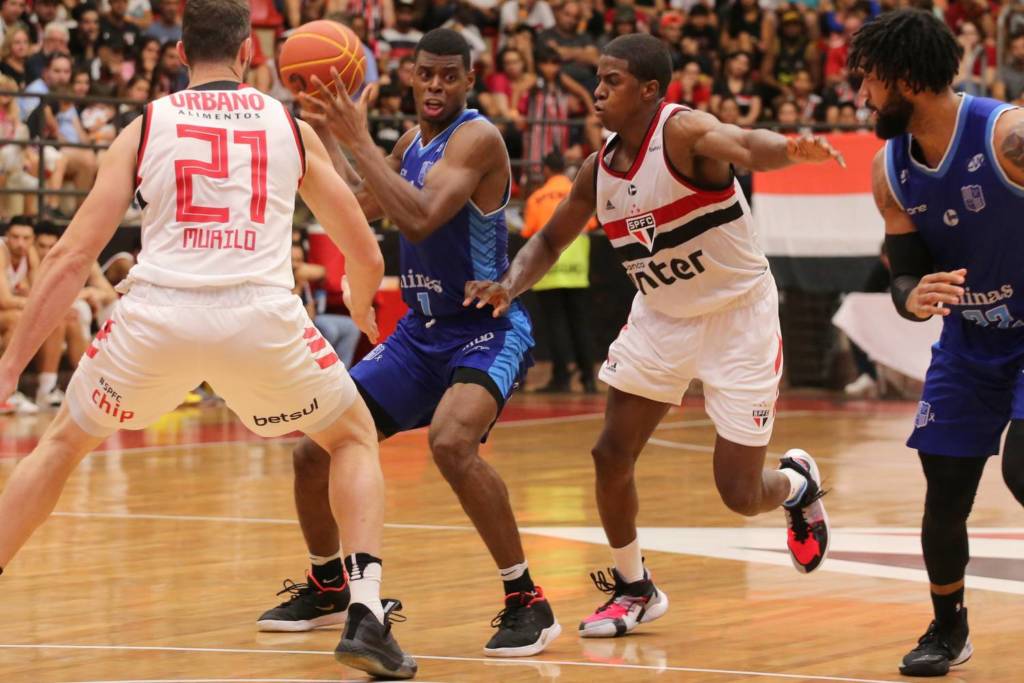 No último jogo antes dos playoffs, Basquete Tricolor é derrotado pelo Franca  - SPFC