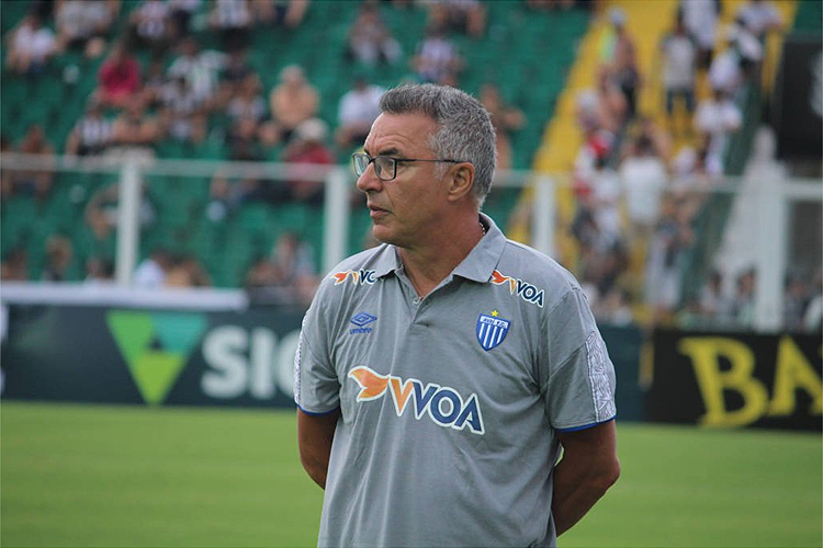 Como ser um jogador de futebol profissional - Douglas Inácio