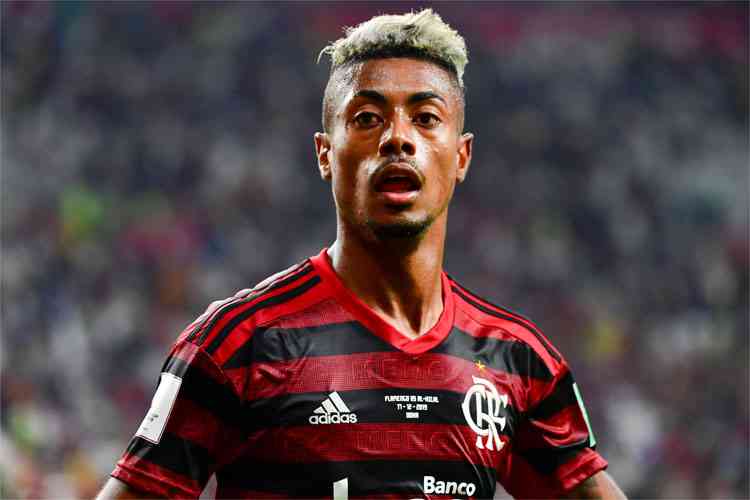 Bruno Henrique doa camisa do Flamengo visando ajudar na luta contra o coronavrus