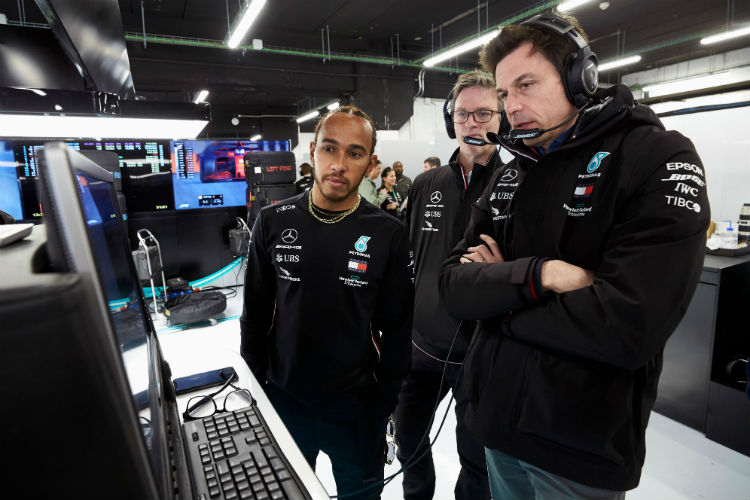 Hamilton recebe apoio da Mercedes aps criticar silncio da F1 sobre a morte de George Floyd