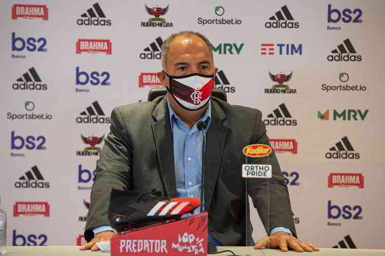 Vice-presidente do Flamengo defende volta do futebol